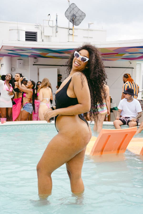 Best of Thick black women in thongs