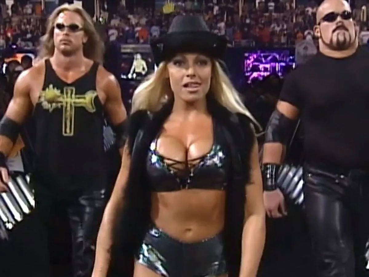 trish stratus big boobs