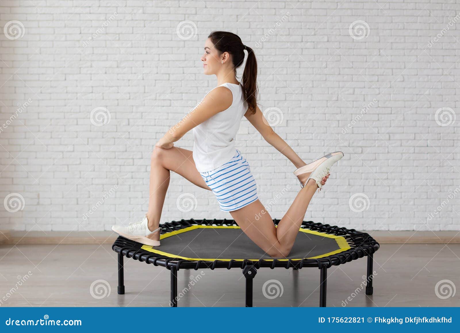 Women Jumping On Trampolines webcam software